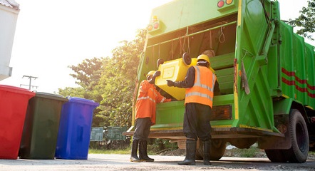 мусорный бак с колесами для вывоза мусора